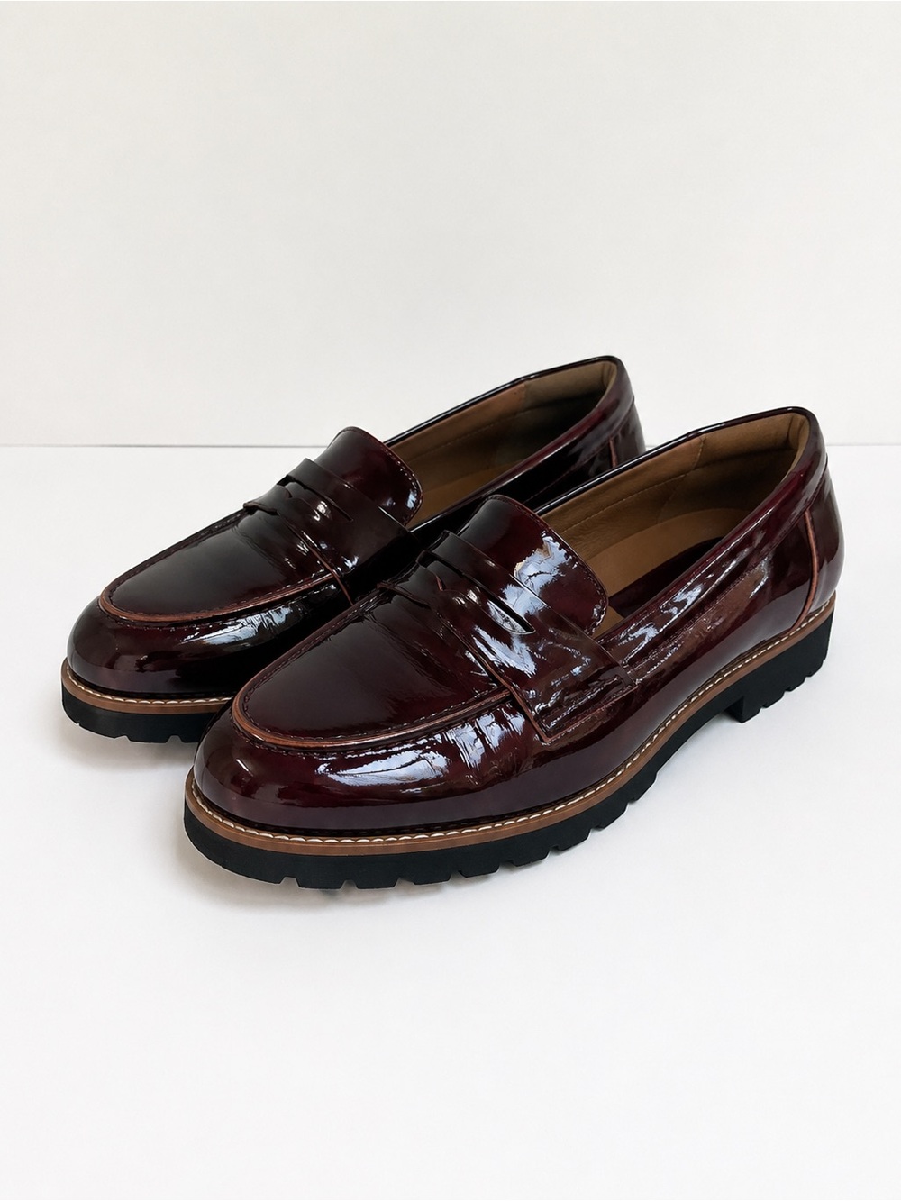 Earthies Oxblood Patent Leather Penny Loafers Lug Sole Comfort Shoes Size 8